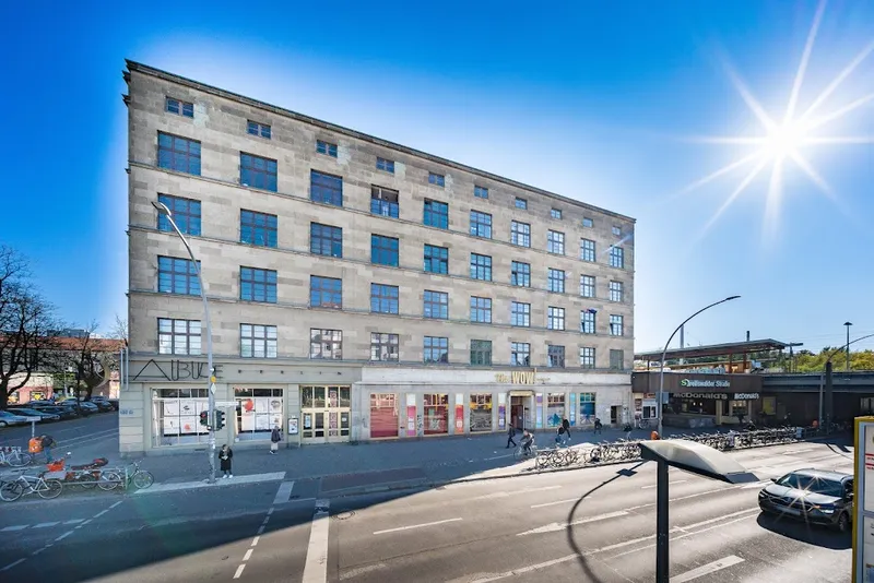 Große Altbauwohnung in Prenzlauer Berg am S-Bhf. Greifswalder Straße neu zu vermieten — photo 1